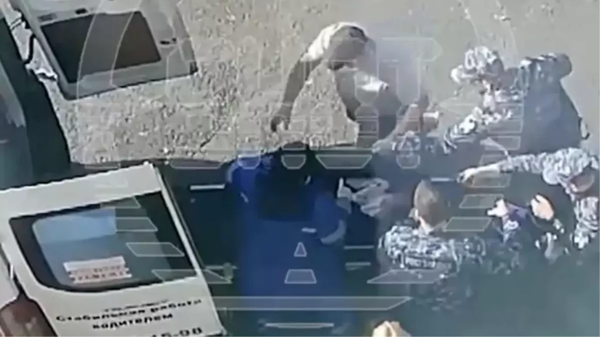 13 yaşındaki öğrenci, arkadaşlarına tüfek ve bıçakla saldırdı: 4 yaralı