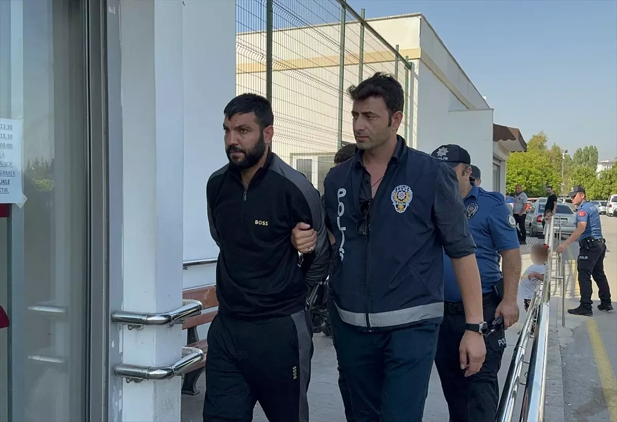 Adana’da saldırdıkları polislerden 6’sını yaralayan 2 zanlı tutuklandı