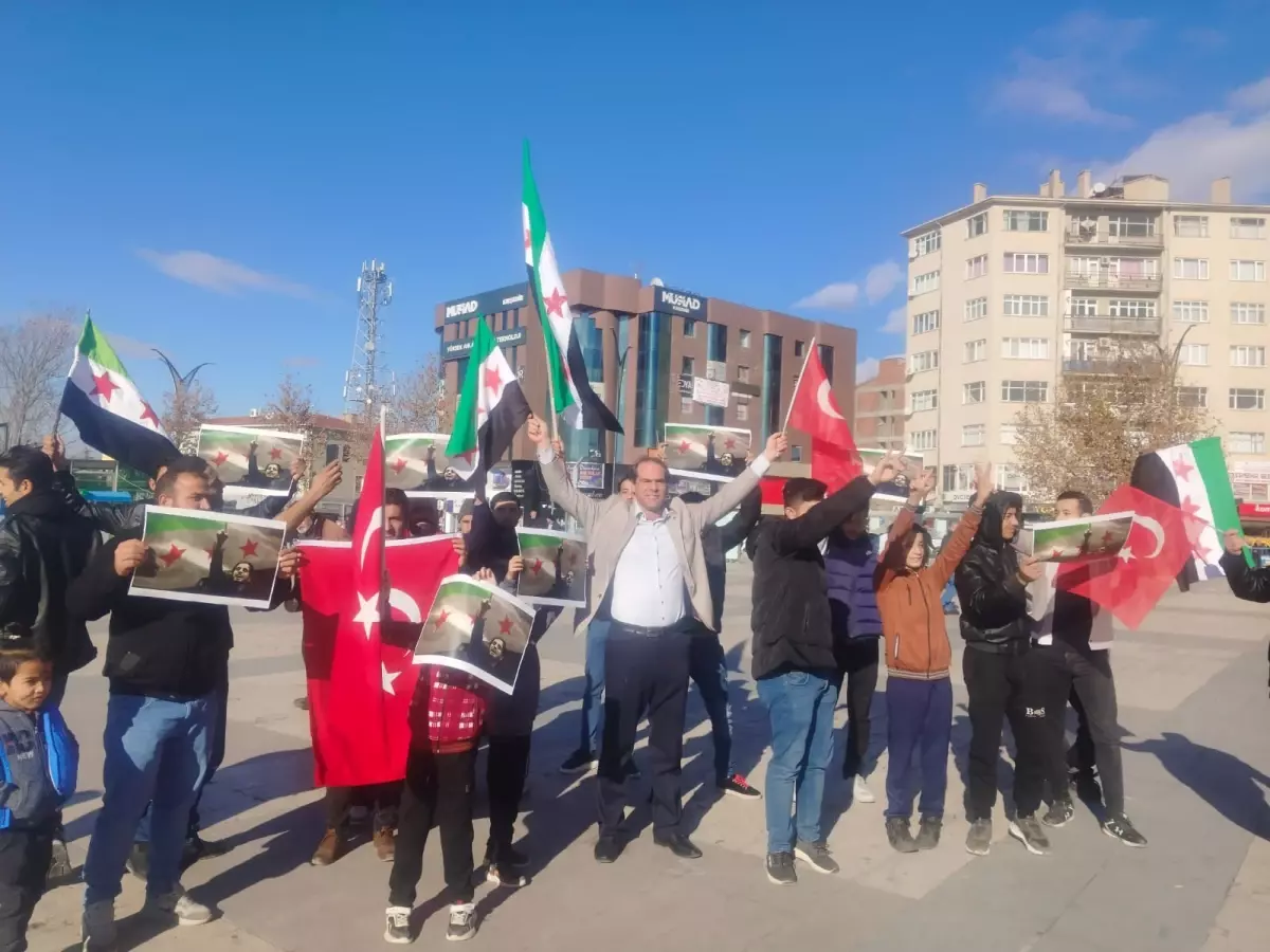 Kırşehir’de Suriyeliler, Şam’daki Kontrol Değişikliğini Kutladı
