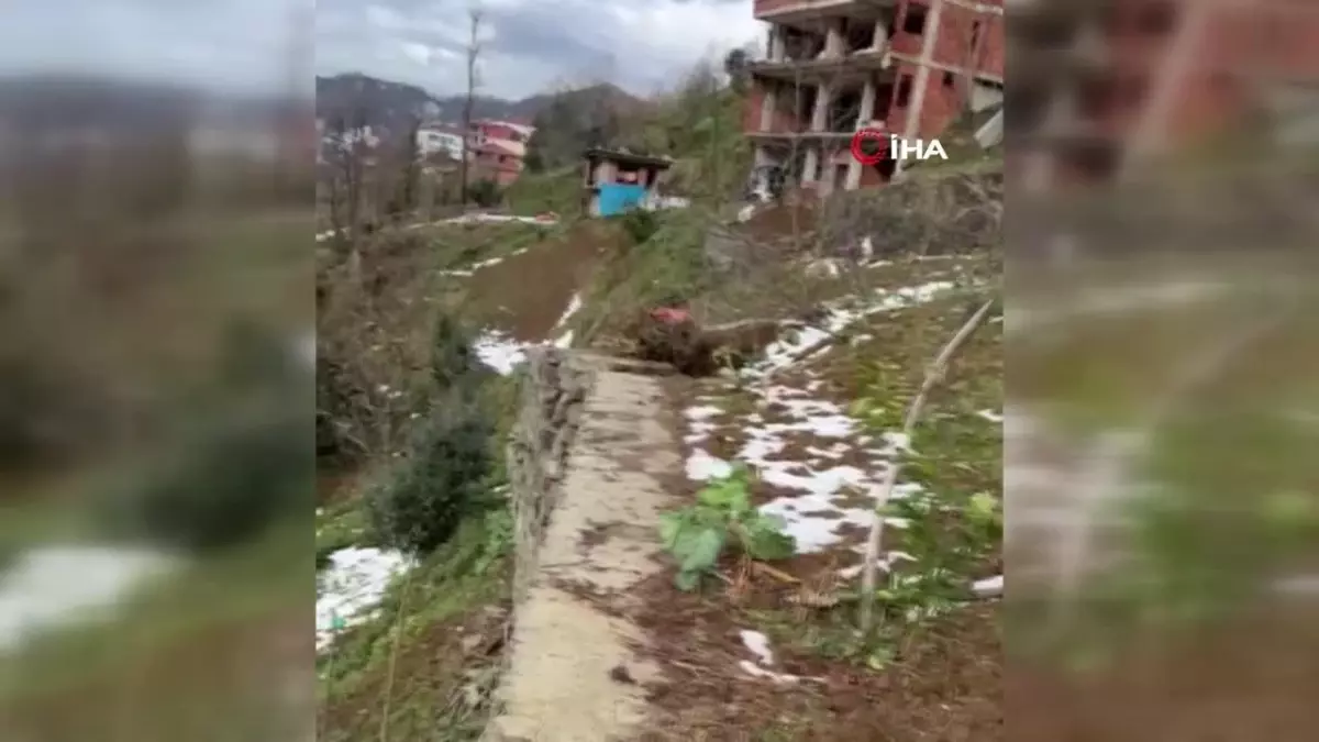Rize’de Heyelan Taş Duvarı Yıktı