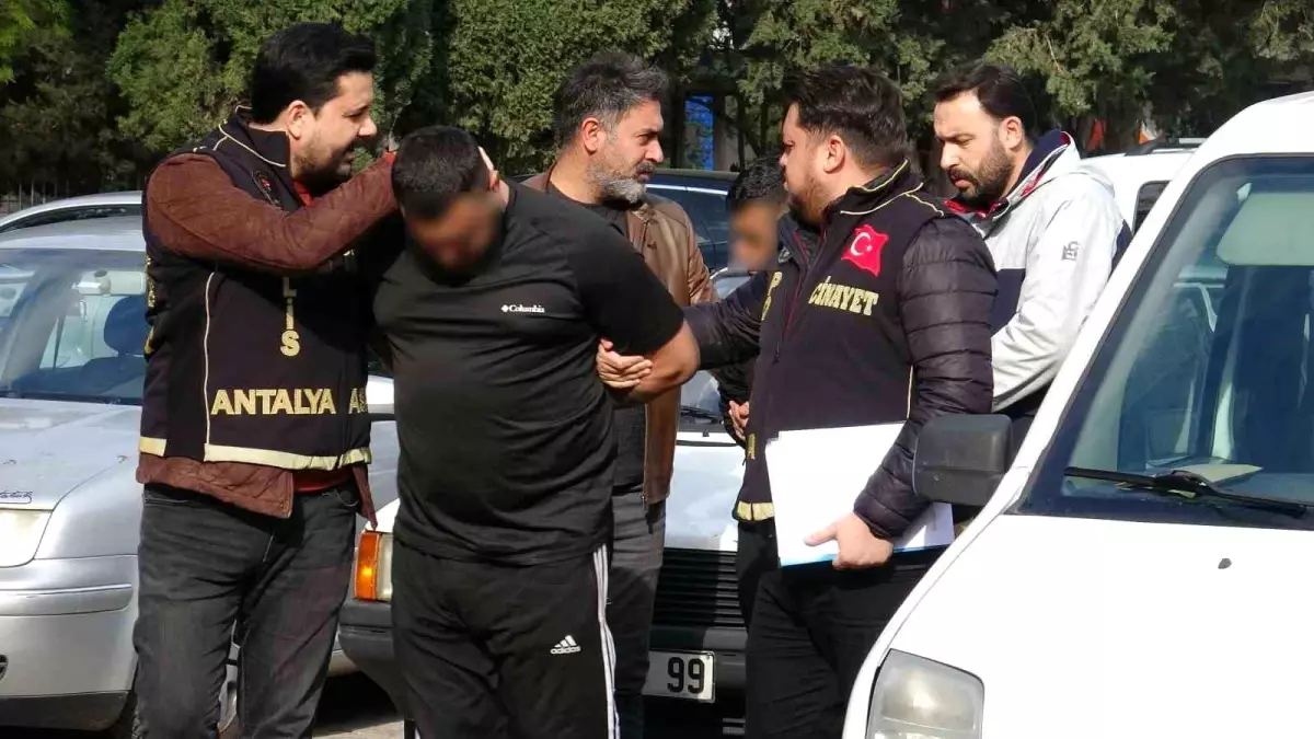 Antalya’da Maddi Hasarlı Kaza Sonrası Bıçaklı Saldırı: Bir Kişi Hayatını Kaybetti