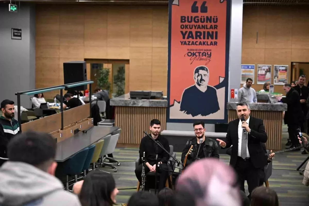 Başkan Yılmaz, Uyumayan Kütüphanede Öğrencilerle Buluştu