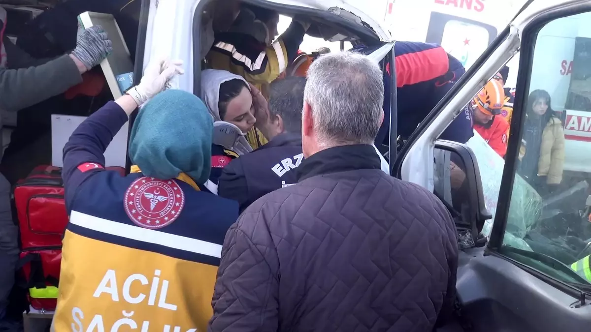 Erzurum’da Ambulans Kazasında İki Sağlık Çalışanı Yaralandı