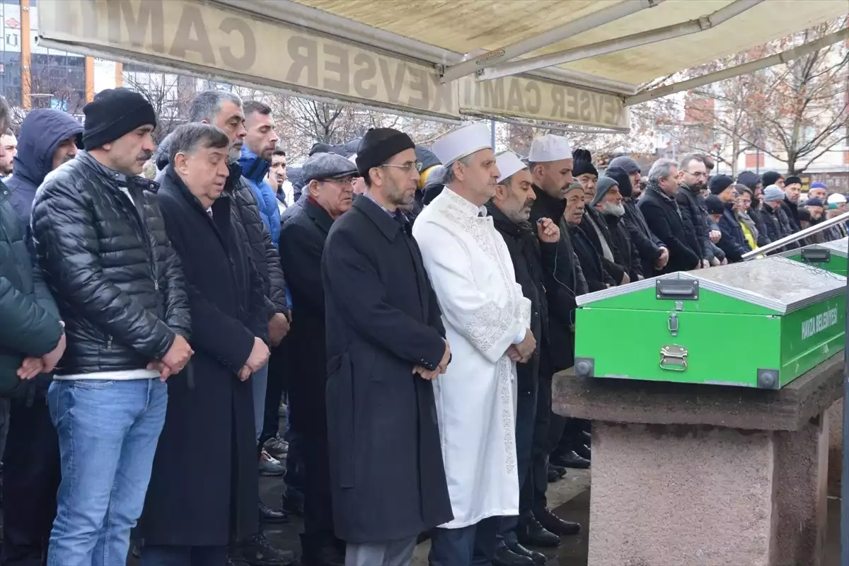 Havza’da Muhtarın Babası Son Yolculuğuna Uğurlandı