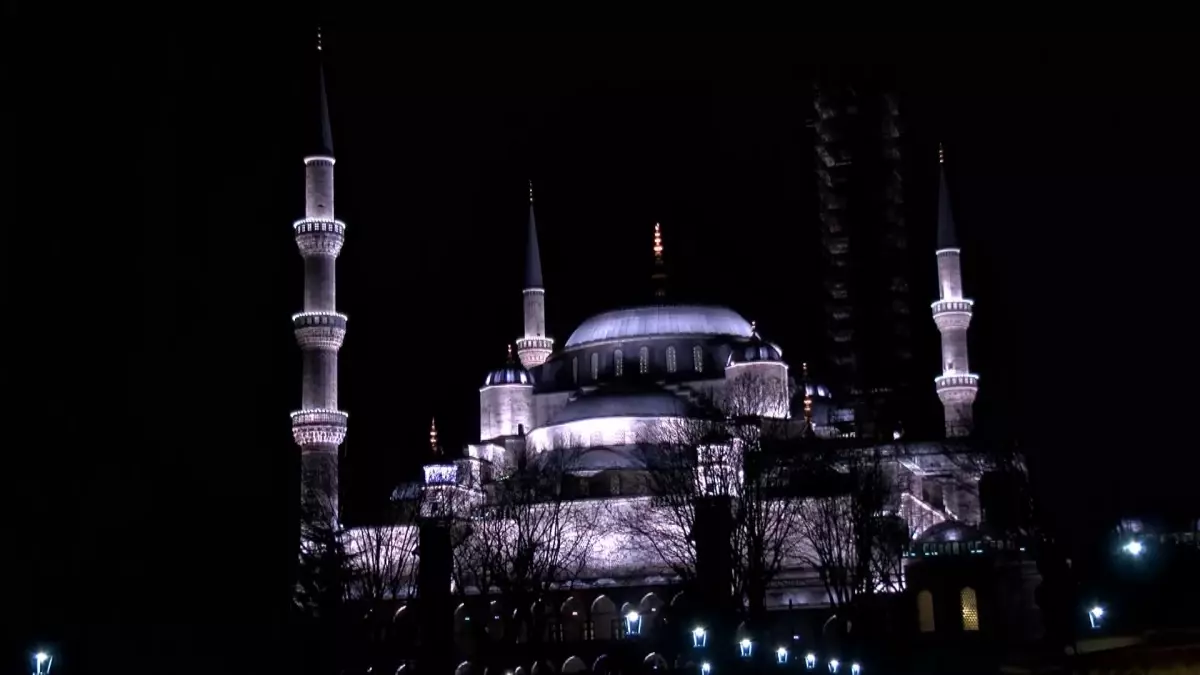 İstanbul’da Berat Kandili Coşkusu