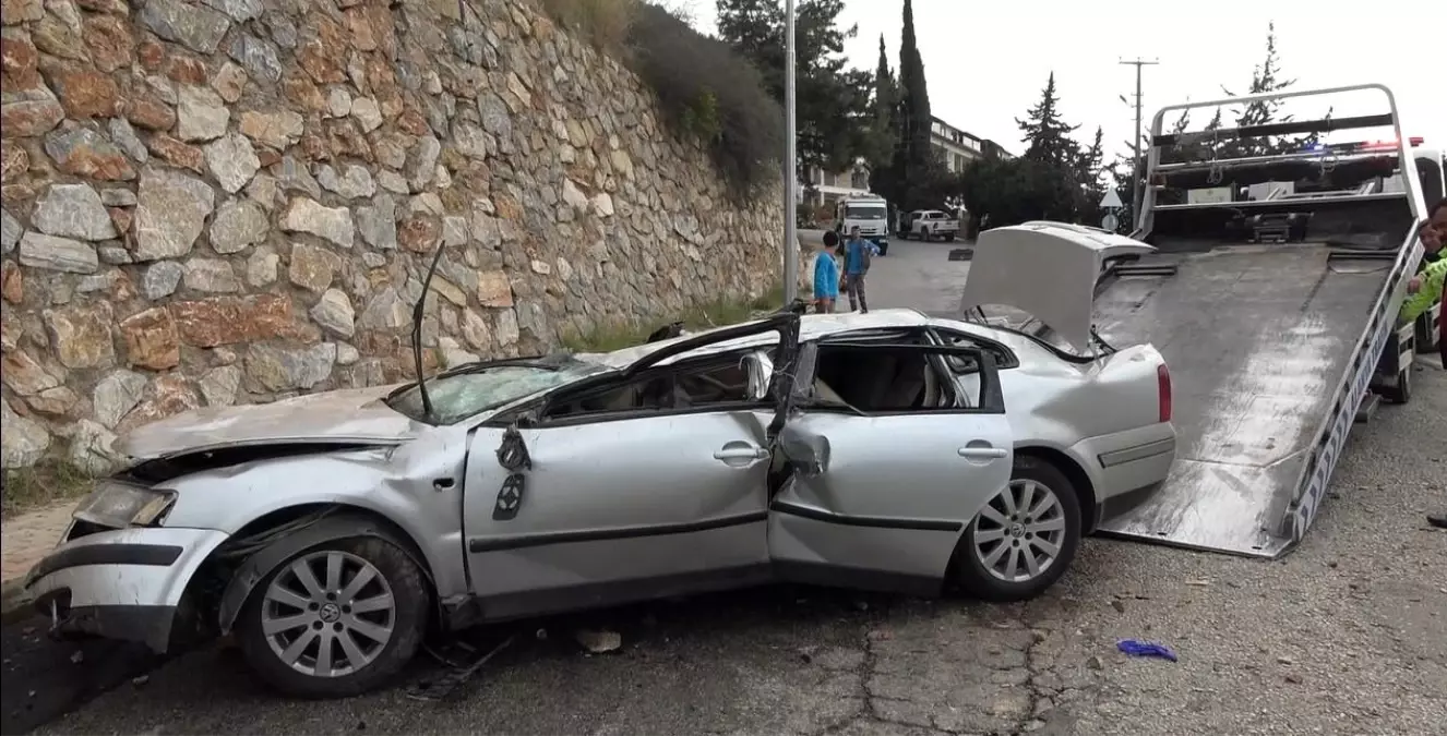 Alanya’da 20 Metre Yükseklikten Şarampole Uçan Otomobilin Sürücüsü Ağır Yaralandı